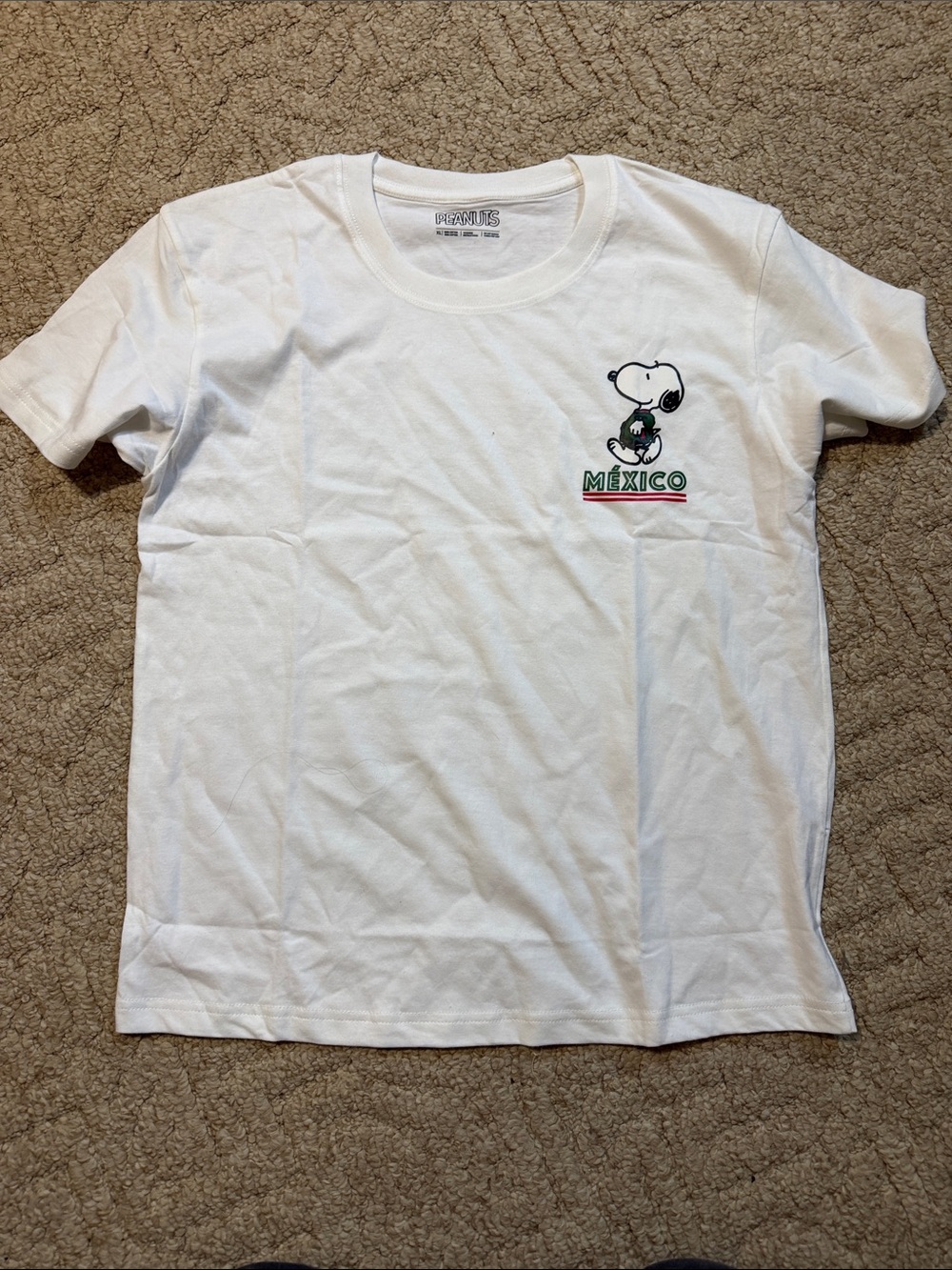 Peanuts White Kids Tee with Snoopy 'México' Pocket Graphic